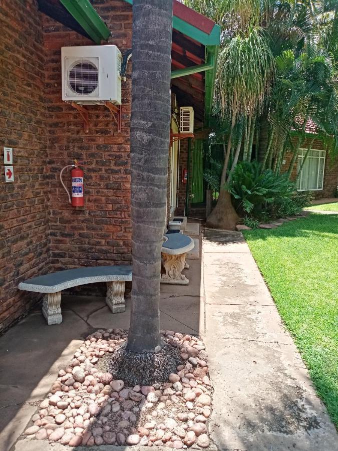 De La Rose Guesthouse Lephalale ภายนอก รูปภาพ
