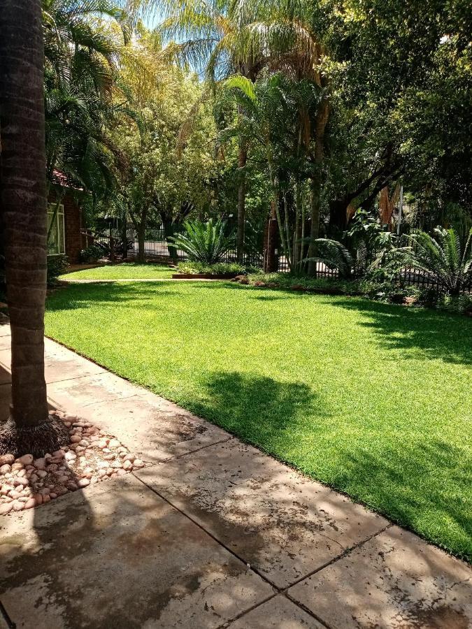 De La Rose Guesthouse Lephalale ภายนอก รูปภาพ