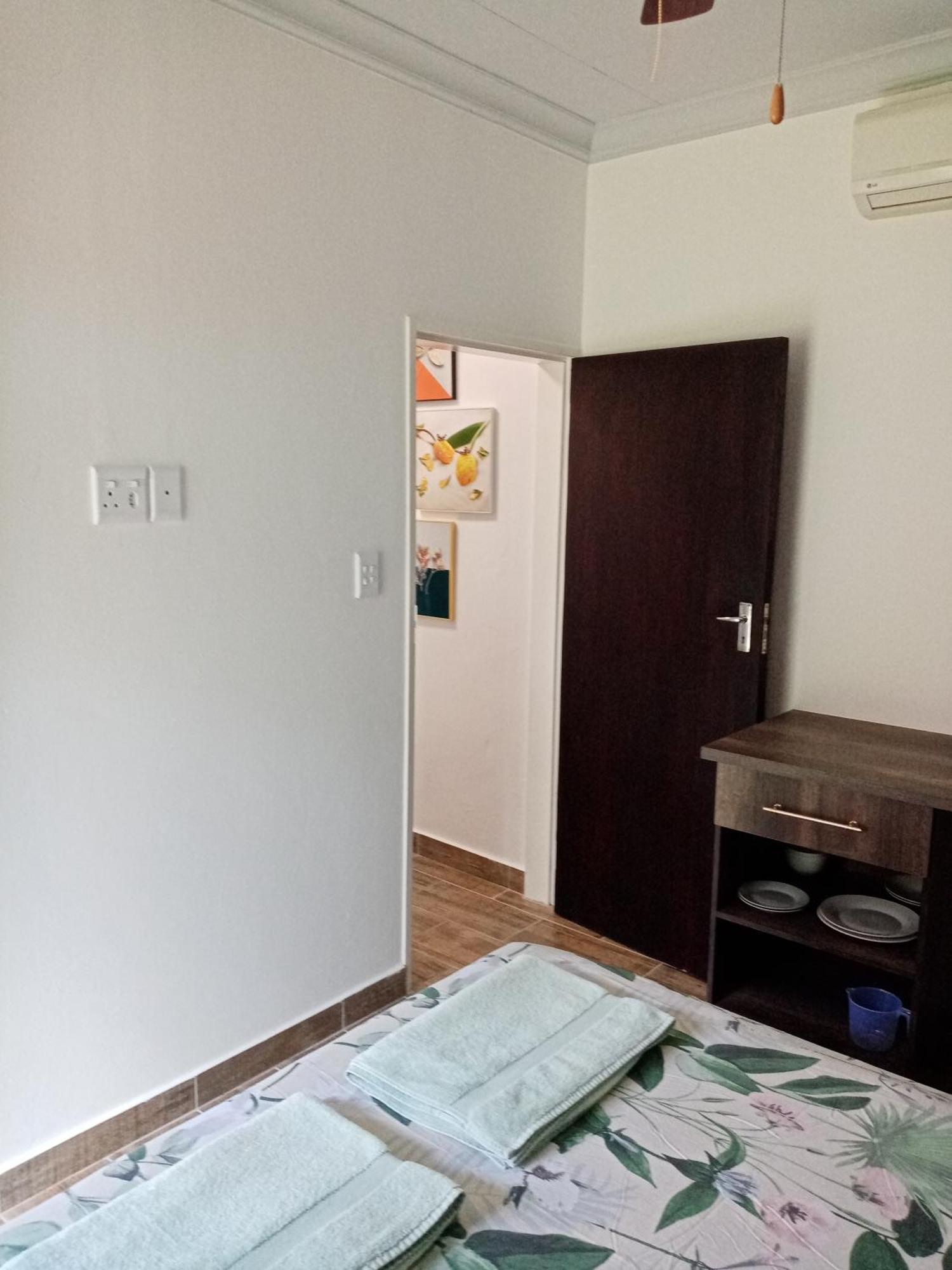 De La Rose Guesthouse Lephalale ภายนอก รูปภาพ
