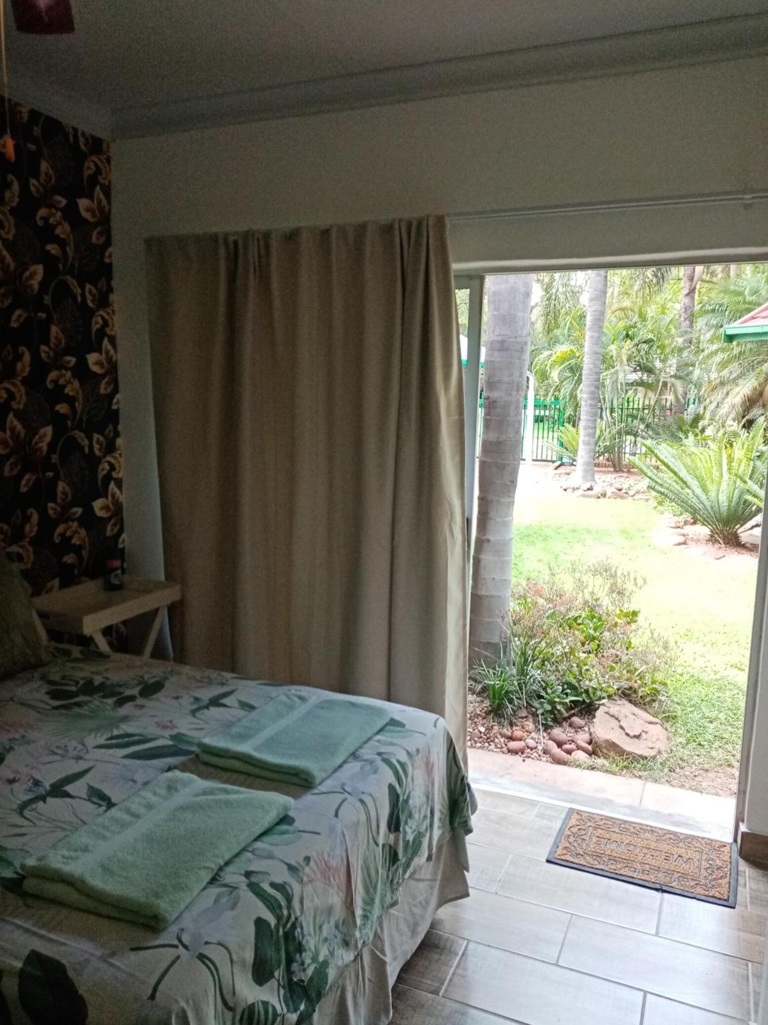 De La Rose Guesthouse Lephalale ภายนอก รูปภาพ