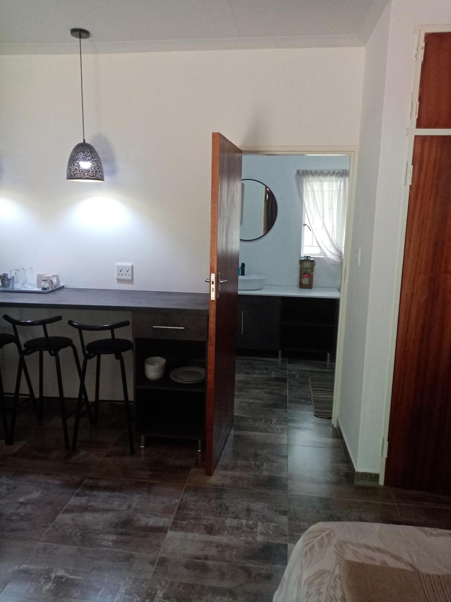 De La Rose Guesthouse Lephalale ภายนอก รูปภาพ
