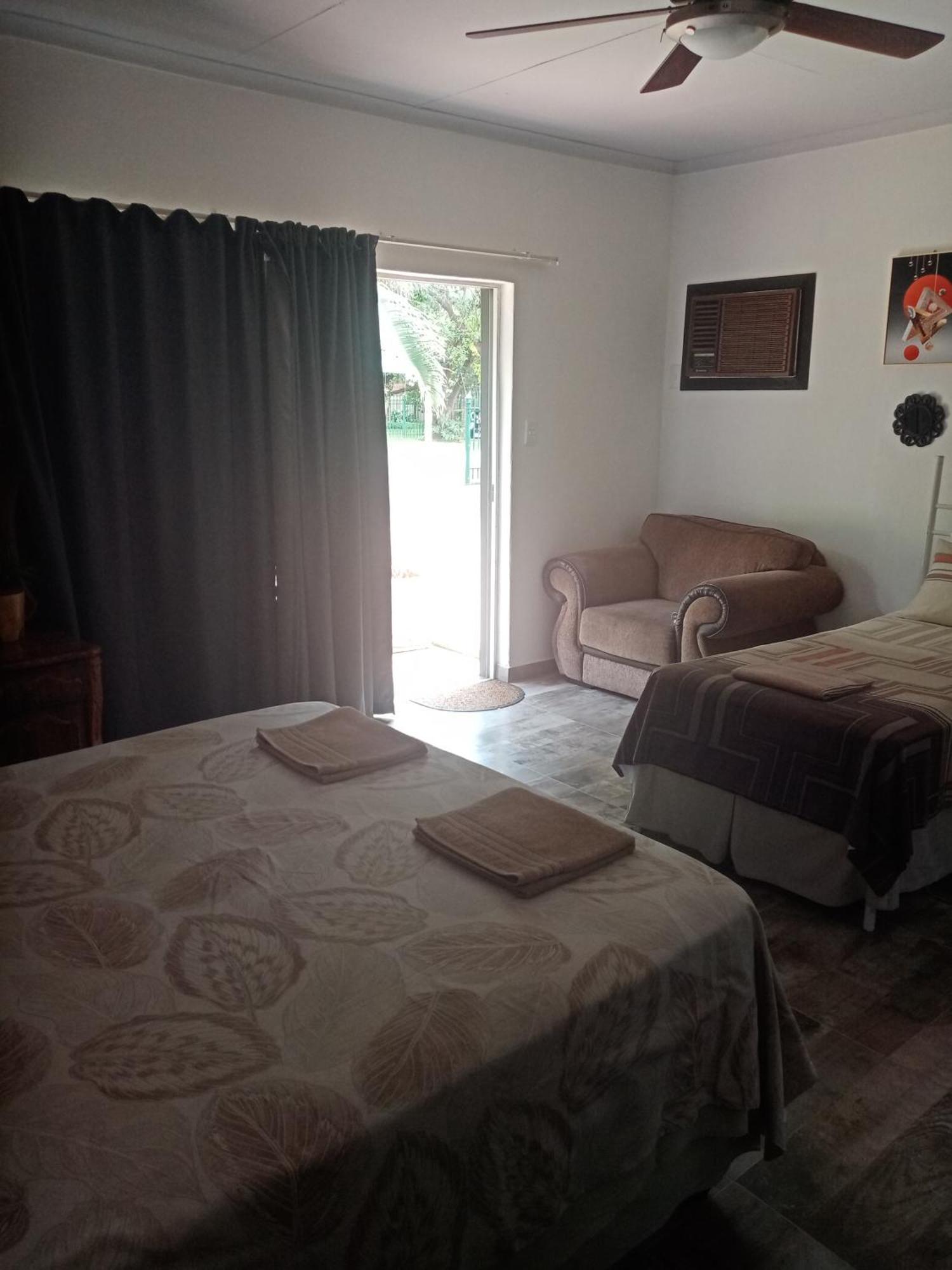 De La Rose Guesthouse Lephalale ภายนอก รูปภาพ