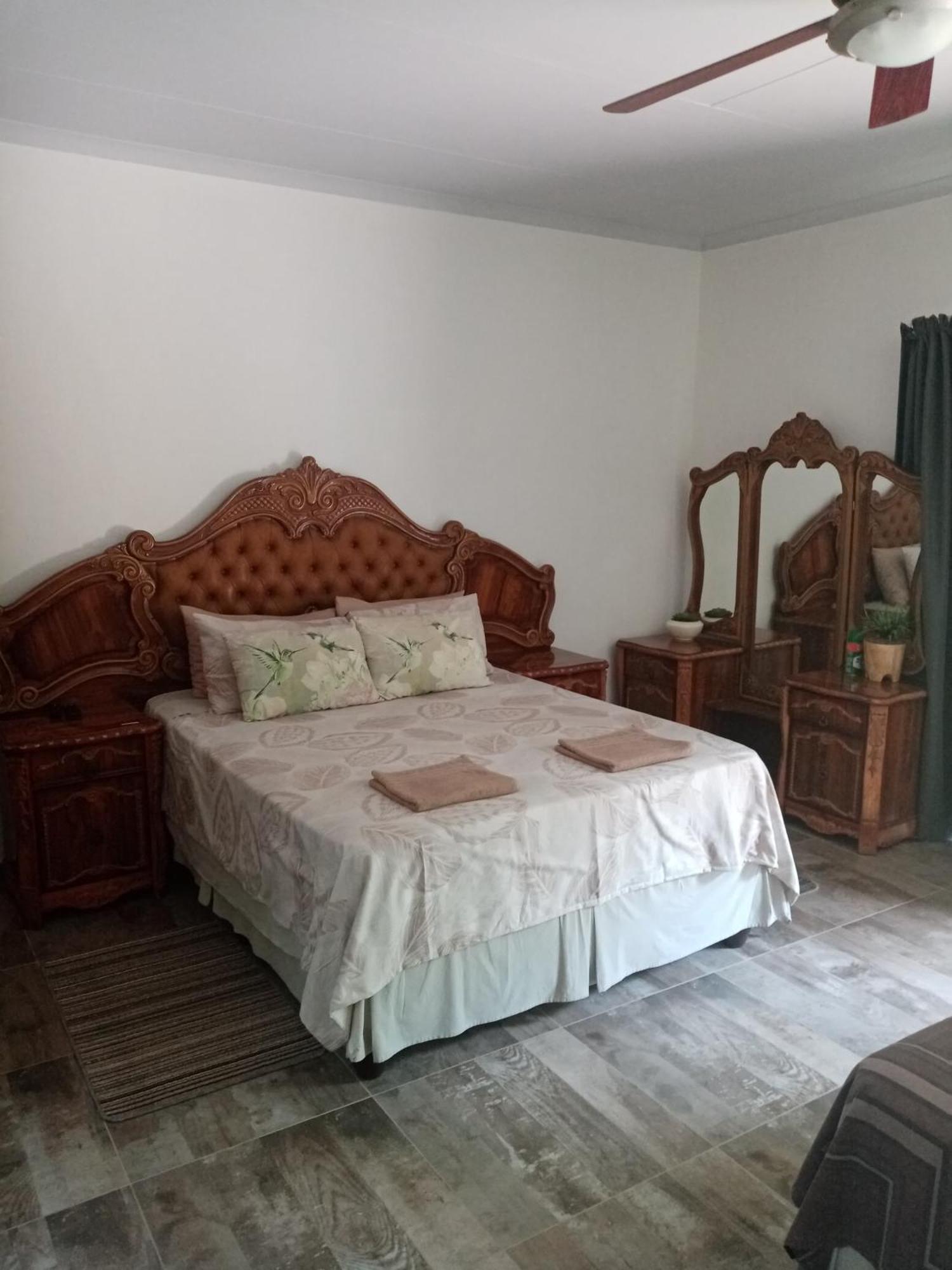 De La Rose Guesthouse Lephalale ภายนอก รูปภาพ