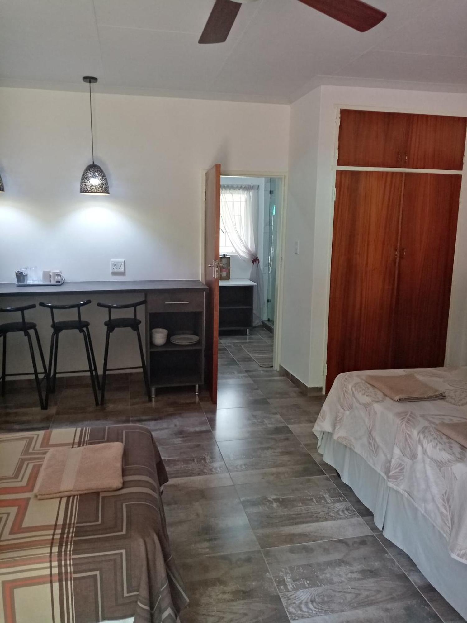 De La Rose Guesthouse Lephalale ภายนอก รูปภาพ