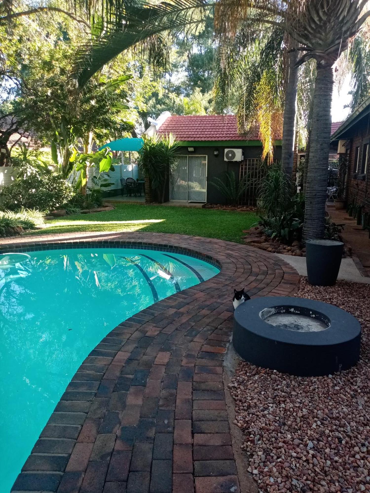 De La Rose Guesthouse Lephalale ภายนอก รูปภาพ