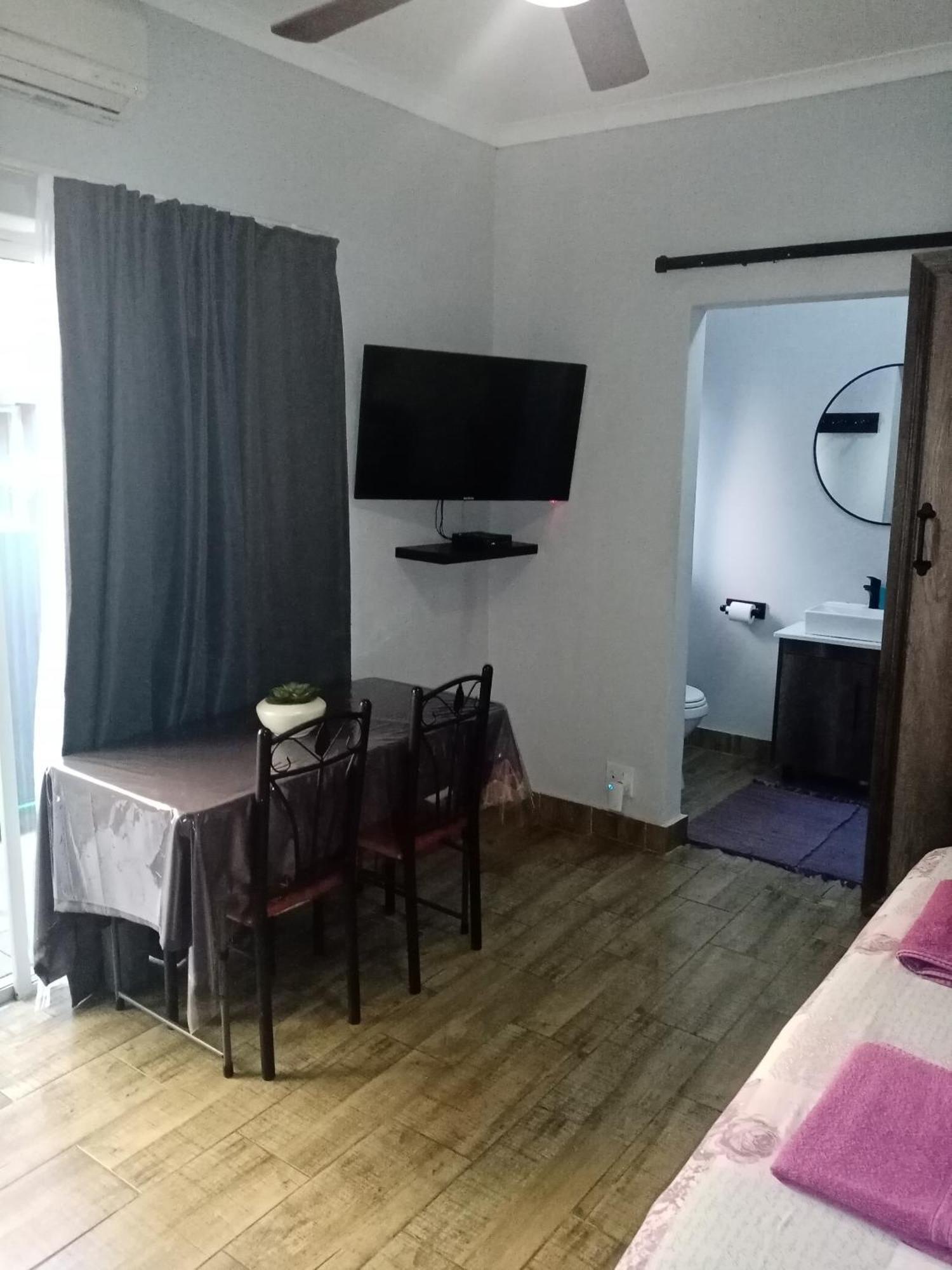 De La Rose Guesthouse Lephalale ภายนอก รูปภาพ