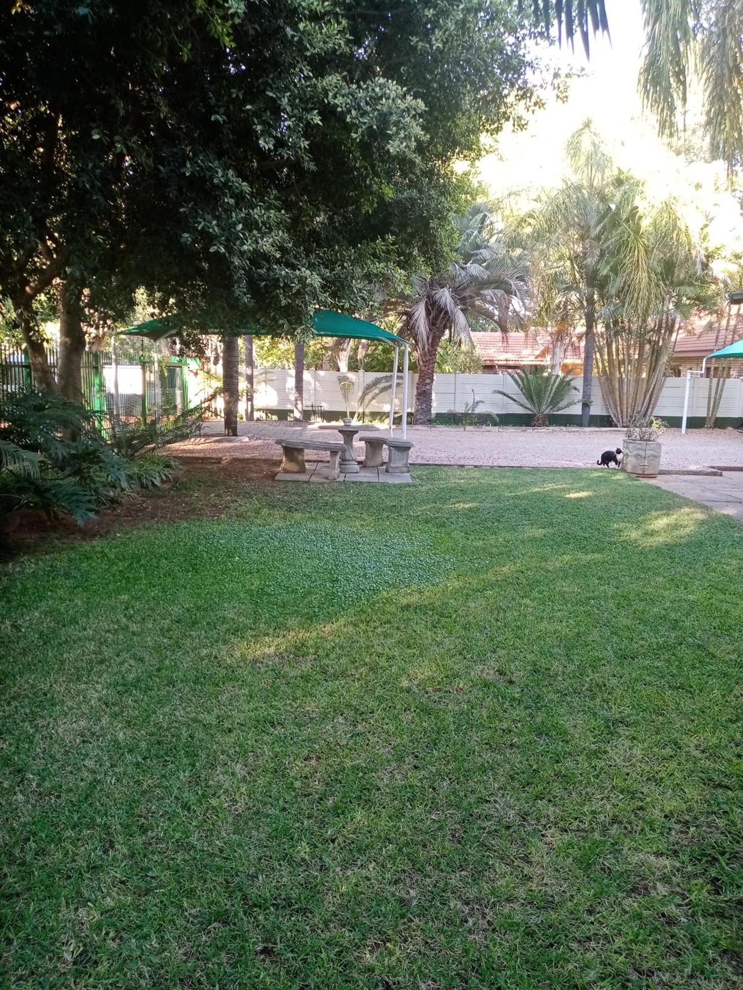 De La Rose Guesthouse Lephalale ภายนอก รูปภาพ