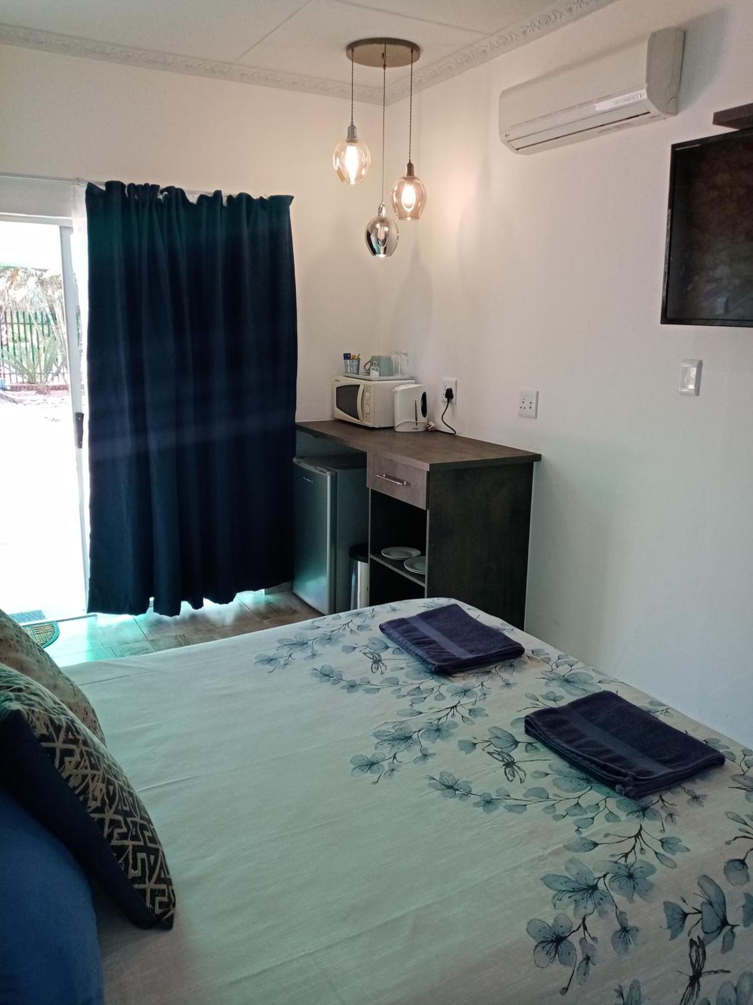 De La Rose Guesthouse Lephalale ภายนอก รูปภาพ
