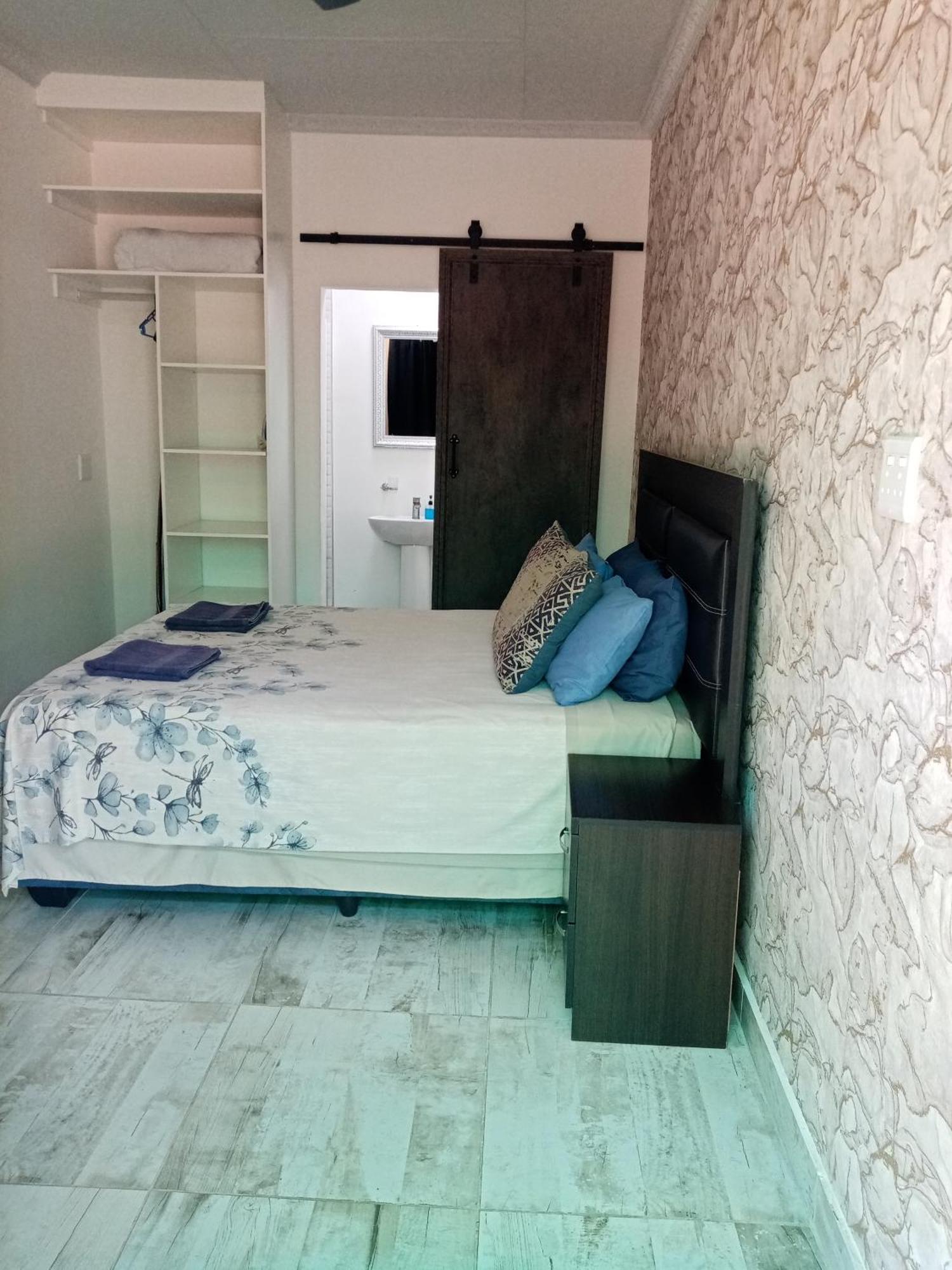 De La Rose Guesthouse Lephalale ภายนอก รูปภาพ